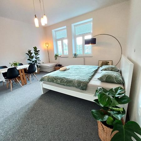 Lp 1926 Aneb U Nas Doma Apartman Zlín Kültér fotó